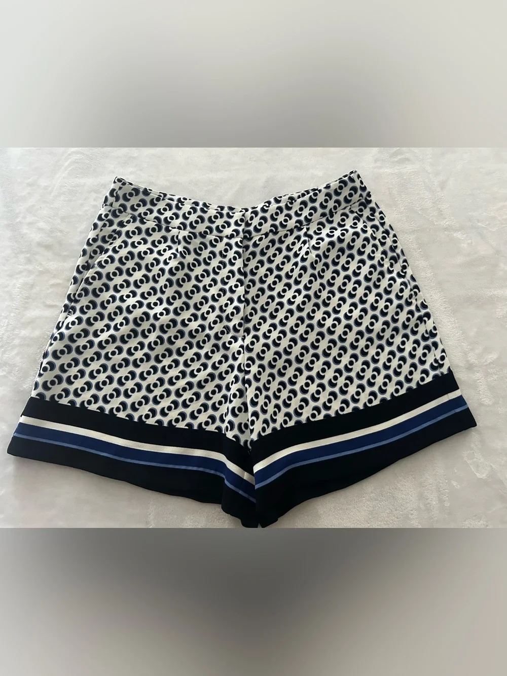 Ann Taylor The Drapey Mom High Rise Blue Printed Shorts  Women’s Size 8